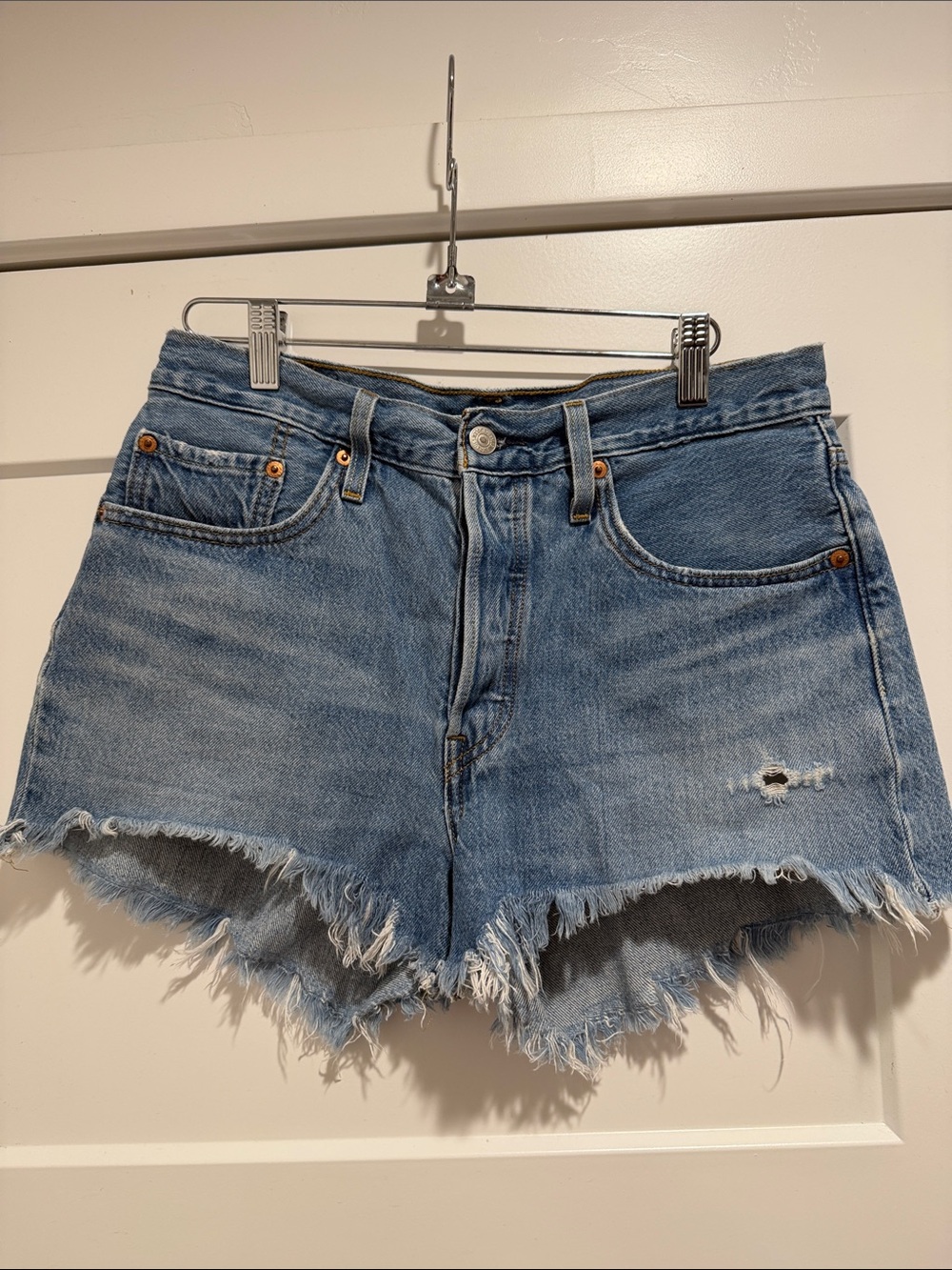 Levi’s 501 Classic High-Rise Frayed Hem Denim Shorts - Light Blue